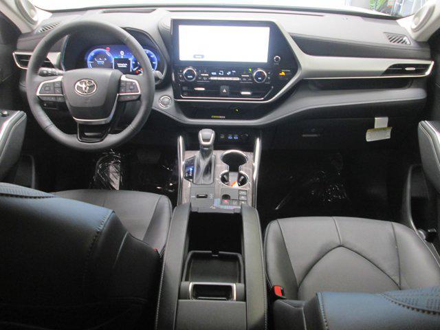 Used cars for sale 2023 Toyota Highlander Hybrid Platinum, price is 56999, vin 5TDEBRCH6PS108894 in Wellesley, MA, dealer name is Wellesley Toyota Best Dream car image